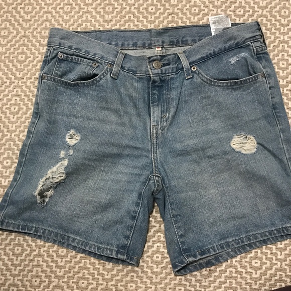 Levi's Women's Classic Shorts - Picture 2 of 4